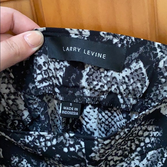 Snakeskin print wide leg trousers - Picture 5 of 5